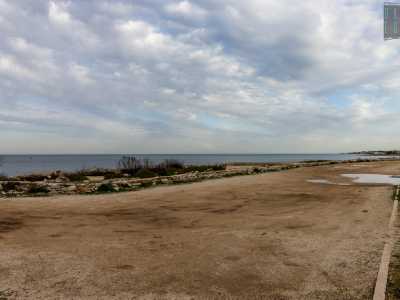 Una di queste si affaccia come un balcone sull�Adriatico ed � l� dove un tempo sorgeva il locale �La Sirenetta�